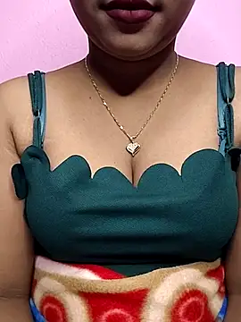 Snapshot of ANGE-MOU chatting on 02-25-25, 02:36 ANGE-MOU online show from 02-25-25, 02:36