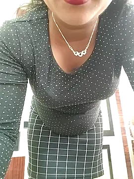 Snapshot of ANGE-MOU chatting on 01-12-26, 03:24 ANGE-MOU online show from 01-12-26, 03:24