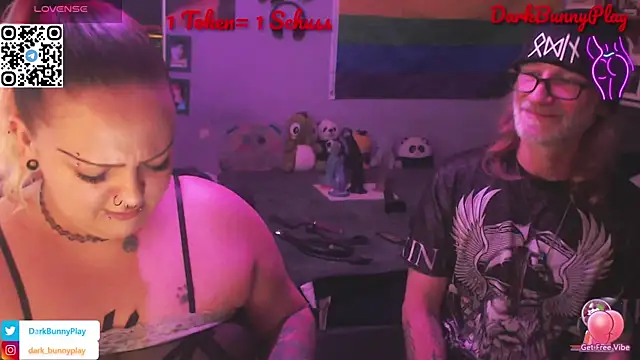 Snapshot of DarkBunnyPlay chatting on 09-25-25, 07:47 DarkBunnyPlay online show from 09-25-25, 07:47