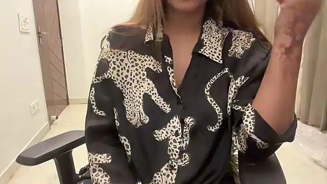 Queen Sakhi online show from 03-19-25, 07:49