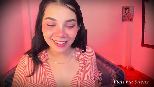 Snapshot of victoriaasaenz_ chatting on 10-03-25, 12:58 victoriaasaenz online show from 10-03-25, 12:58