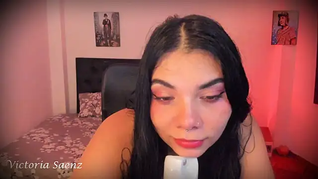 victoriaasaenz  online show from 11-06-25, 12:36