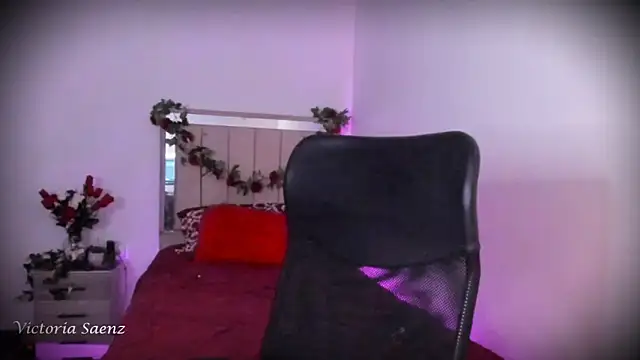 victoriaasaenz  online show from 04-05-26, 12:50