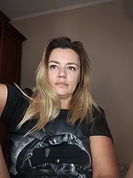 KrissSexi online show from 10-17-25, 05:44