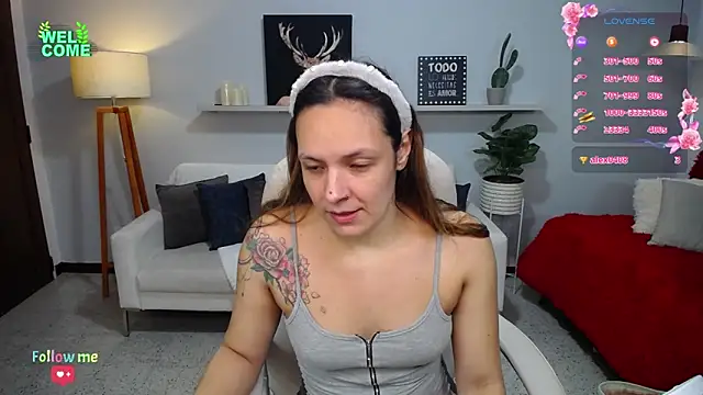 Snapshot of Bianca____ chatting on 10-12-25, 11:17 Bianca online show from 10-12-25, 11:17