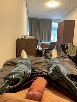 Snapshot of mihaixxx1 chatting on 10-04-25, 12:17 mihaixxx1 online show from 10-04-25, 12:17