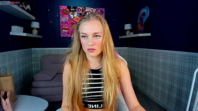 Snapshot of Barbie_Lis chatting on 01-20-25, 11:43 Barbie Lis online show from 01-20-25, 11:43