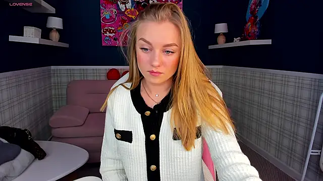 Snapshot of Barbie_Lis chatting on 02-24-25, 11:19 Barbie Lis online show from 02-24-25, 11:19