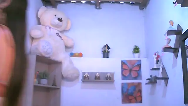 Snapshot of ChiaraFioree chatting on 11-13-25, 07:29 ChiaraFioree online show from 11-13-25, 07:29