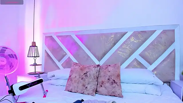 Snapshot of ZiaCalifa chatting on 02-21-26, 12:18 ZiaCalifa online show from 02-21-26, 12:18