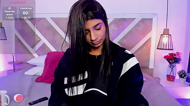 Snapshot of ZiaCalifa chatting on 04-13-26, 11:47 ZiaCalifa online show from 04-13-26, 11:47