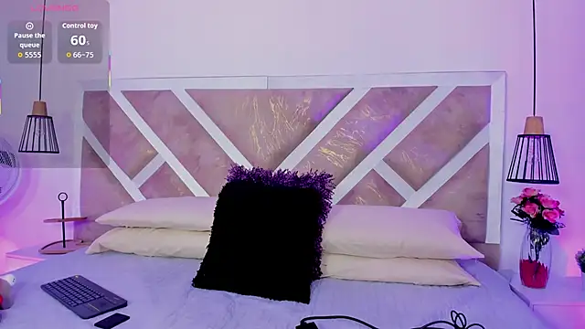 Snapshot of ZiaCalifa chatting on 04-04-26, 11:17 ZiaCalifa online show from 04-04-26, 11:17