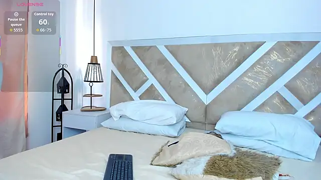 Snapshot of ZiaCalifa chatting on 02-11-26, 01:00 ZiaCalifa online show from 02-11-26, 01:00