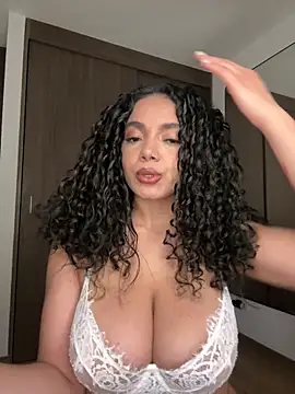 Snapshot of Mariecurl chatting on 10-31-25, 12:29 Mariecurl online show from 10-31-25, 12:29