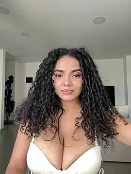 Snapshot of Mariecurl chatting on 05-24-26, 06:52 Mariecurl online show from 05-24-26, 06:52