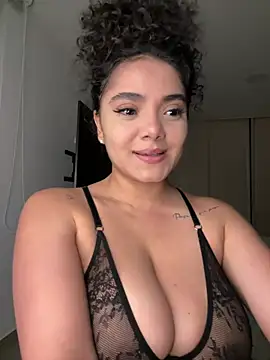 Snapshot of Mariecurl chatting on 07-17-26, 02:09 Mariecurl online show from 07-17-26, 02:09