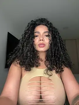Snapshot of Mariecurl chatting on 05-01-26, 11:32 Mariecurl online show from 05-01-26, 11:32