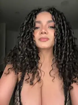 Snapshot of Mariecurl chatting on 06-18-26, 11:54 Mariecurl online show from 06-18-26, 11:54