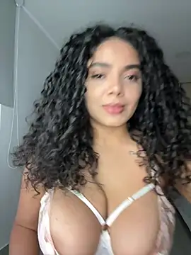 Snapshot of Mariecurl chatting on 07-18-26, 09:01 Mariecurl online show from 07-18-26, 09:01