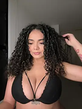 Snapshot of Mariecurl chatting on 07-11-26, 03:18 Mariecurl online show from 07-11-26, 03:18