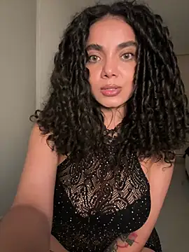 Snapshot of Mariecurl chatting on 02-13-26, 11:27 Mariecurl online show from 02-13-26, 11:27