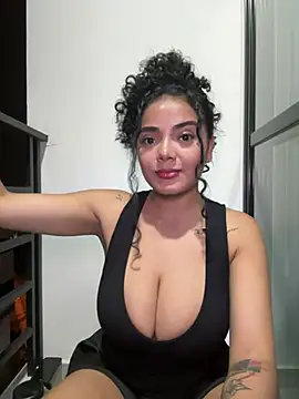 Snapshot of Mariecurl chatting on 02-20-25, 02:29 Mariecurl online show from 02-20-25, 02:29