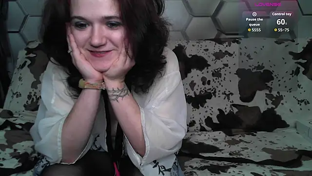 Snapshot of Naomi_Robbins_Love chatting on 10-14-25, 08:48 Naomi Robbins Love online show from 10-14-25, 08:48