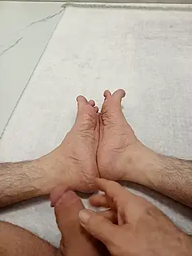 Hardapple01 online show from 02-16-26, 08:40