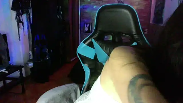 Snapshot of AngelaQueen_ chatting on 09-10-25, 06:40 AngelaQueen online show from 09-10-25, 06:40