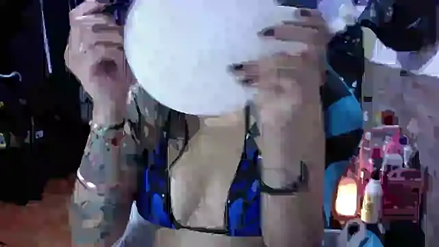 AngelaQueen  online show from 03-09-26, 04:32