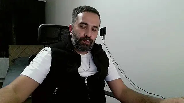 Snapshot of tgltplsr chatting on 10-17-25, 11:06 tgltplsr online show from 10-17-25, 11:06