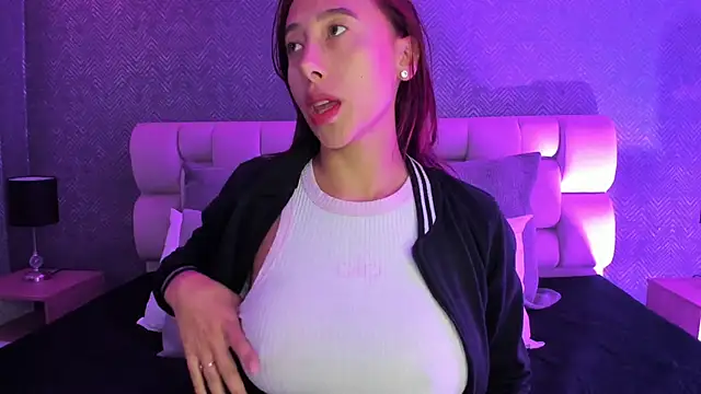 Snapshot of lena_banks chatting on 10-21-25, 09:36 lena banks online show from 10-21-25, 09:36