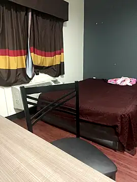 SlimBeenBadd1981 online show from 12-22-25, 10:15