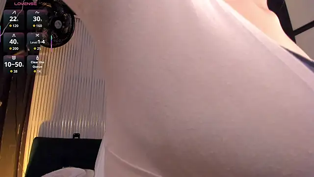 Snapshot of LunaBaker-1 chatting on 05-19-26, 06:31 LunaBaker-1 online show from 05-19-26, 06:31