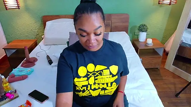 Snapshot of dannaahbrown chatting on 02-25-26, 12:05 dannaahbrown online show from 02-25-26, 12:05