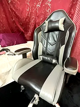 Snapshot of LuscousPussy chatting on 10-08-25, 07:14 LuscousPussy online show from 10-08-25, 07:14