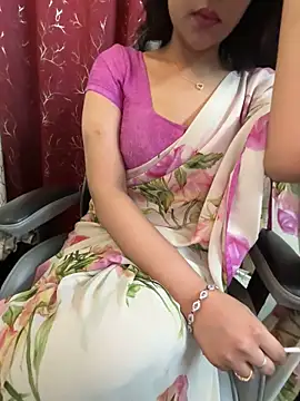 Snapshot of LuscousPussy chatting on 03-17-25, 03:18 LuscousPussy online show from 03-17-25, 03:18