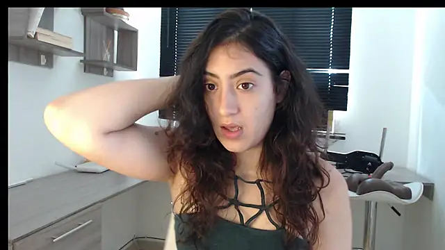 Snapshot of MIYESSI chatting on 09-11-25, 04:18 MIYESSI online show from 09-11-25, 04:18