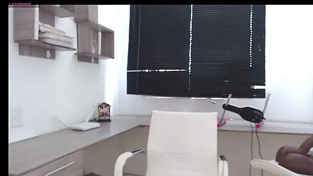 Snapshot of MIYESSI chatting on 03-19-25, 06:23 MIYESSI online show from 03-19-25, 06:23