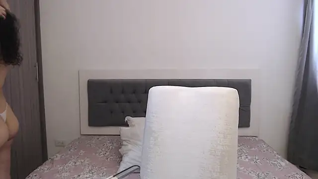 Snapshot of MIYESSI chatting on 10-23-25, 05:55 MIYESSI online show from 10-23-25, 05:55