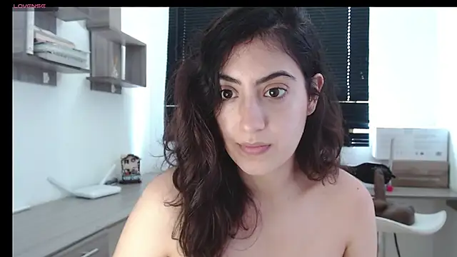 Snapshot of MIYESSI chatting on 03-18-25, 04:28 MIYESSI online show from 03-18-25, 04:28