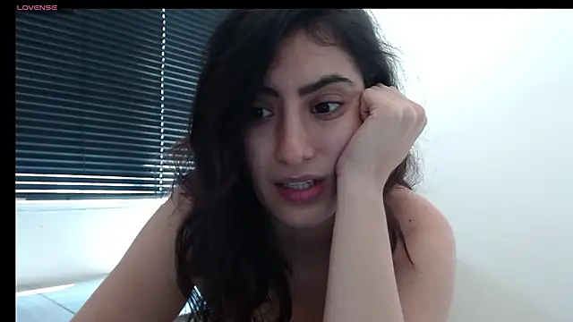 Snapshot of MIYESSI chatting on 02-19-25, 07:37 MIYESSI online show from 02-19-25, 07:37