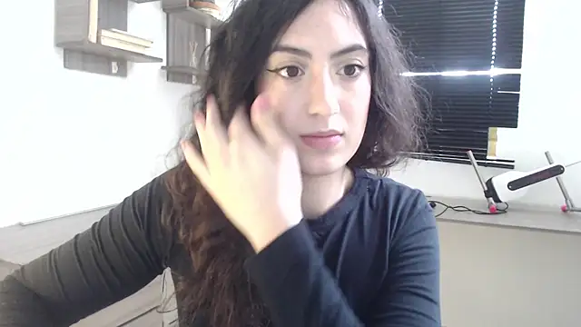 Snapshot of MIYESSI chatting on 10-04-25, 06:53 MIYESSI online show from 10-04-25, 06:53