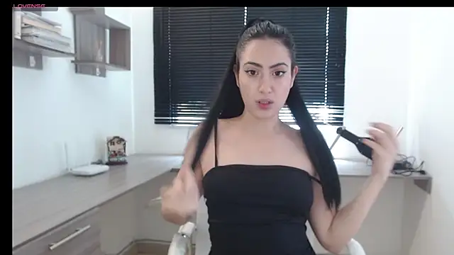 Snapshot of MIYESSI chatting on 02-17-25, 04:17 MIYESSI online show from 02-17-25, 04:17