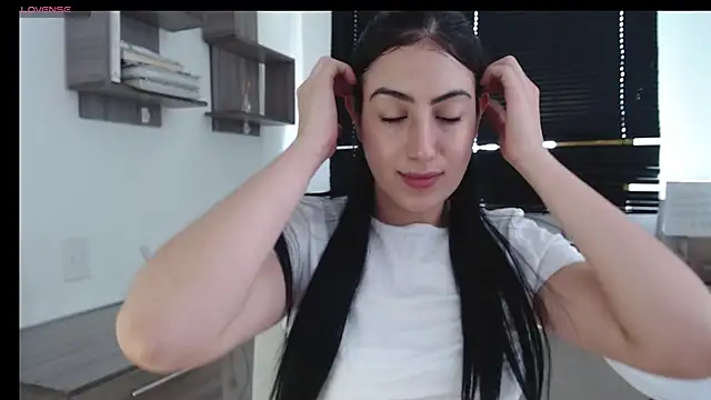 Snapshot of MIYESSI chatting on 03-08-25, 07:42 MIYESSI online show from 03-08-25, 07:42