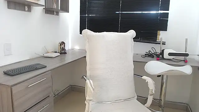 Snapshot of MIYESSI chatting on 09-22-25, 06:47 MIYESSI online show from 09-22-25, 06:47