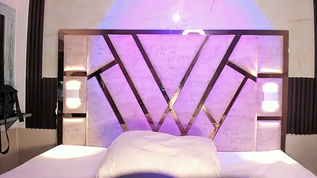 Athenea Mills online show from 04-09-26, 06:58