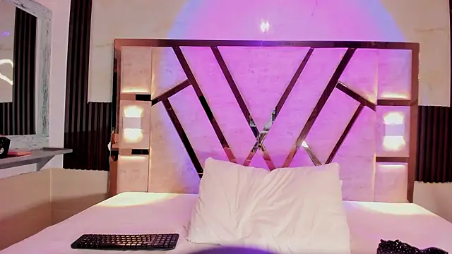 Athenea Mills online show from 03-03-26, 06:48