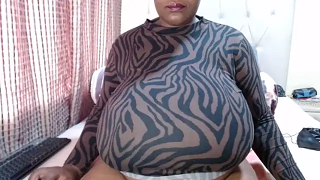 CHOCOLATEDARKBUSTYX online show from 04-12-26, 10:29