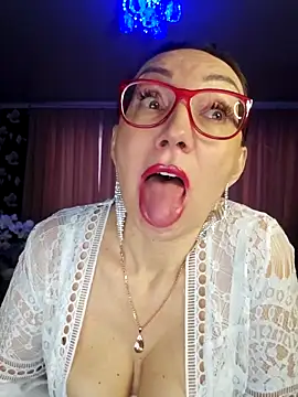 Snapshot of LybovNTV chatting on 03-11-25, 02:42 LybovNTV online show from 03-11-25, 02:42